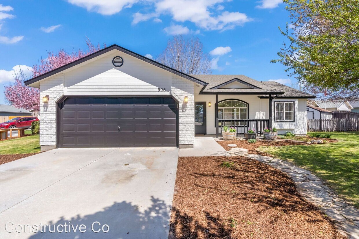 Foto principal - 3 br, 2 bath House - 996 E Ashford Street
