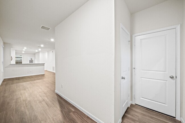 Foto del edificio - 6315 Kimball Mill Ln