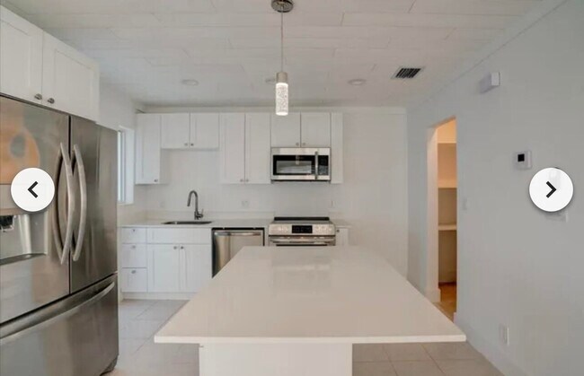 Foto del edificio - 1650 N Riverside Dr