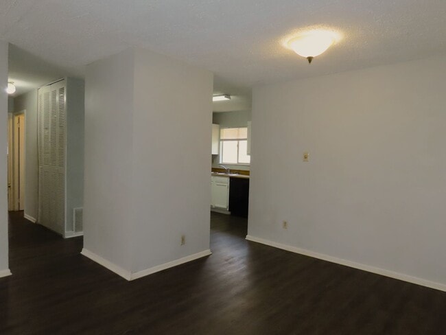 Building Photo - Updated 3 Bedroom, 1-1/2 Bath Home in Tyler!