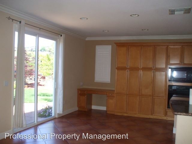 Building Photo - 4 br, 3.5 bath House - 8152 Damico Dr.