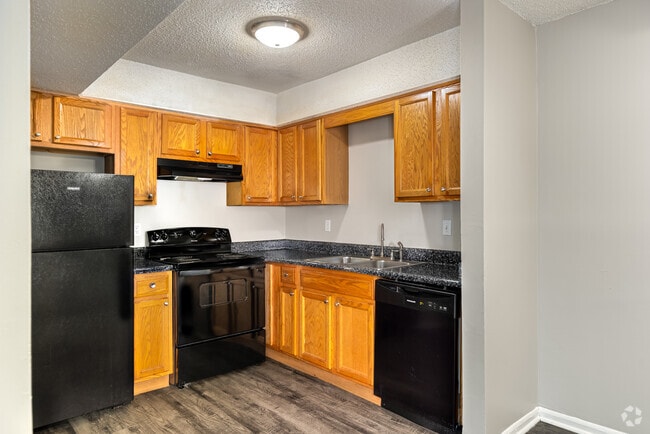 2BR, 1.5BA - 760SF - Kitchen - Flats South at KCK