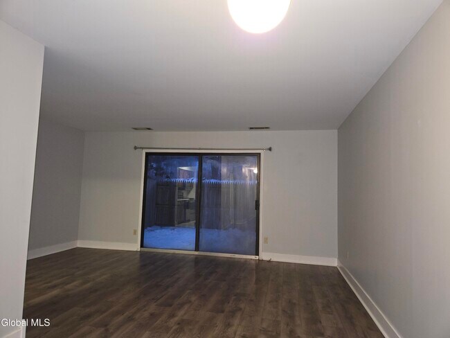 Foto del edificio - 93 Ridgewood Terrace