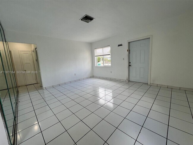 Foto del edificio - 425 SW 64th Ct