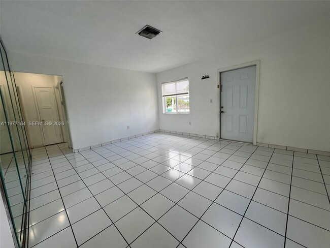 Building Photo - 425 SW 64th Ct