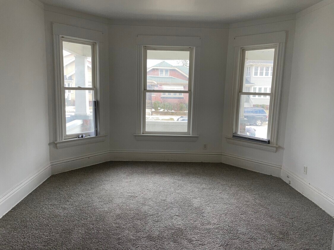 1432-hayes-ave-unit-upper-racine-wi-53405-apartments-in-racine-wi