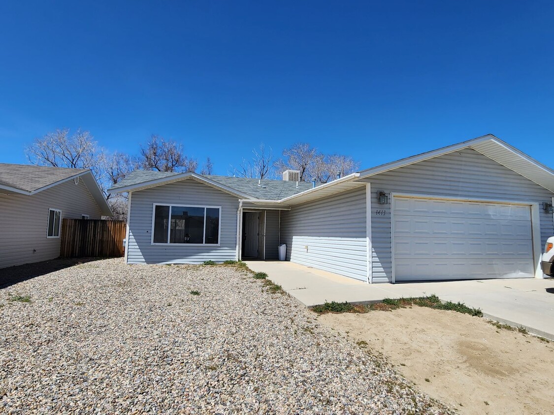 Primary Photo - Great 3 Bedroom Located on Elizabeth in Bl...