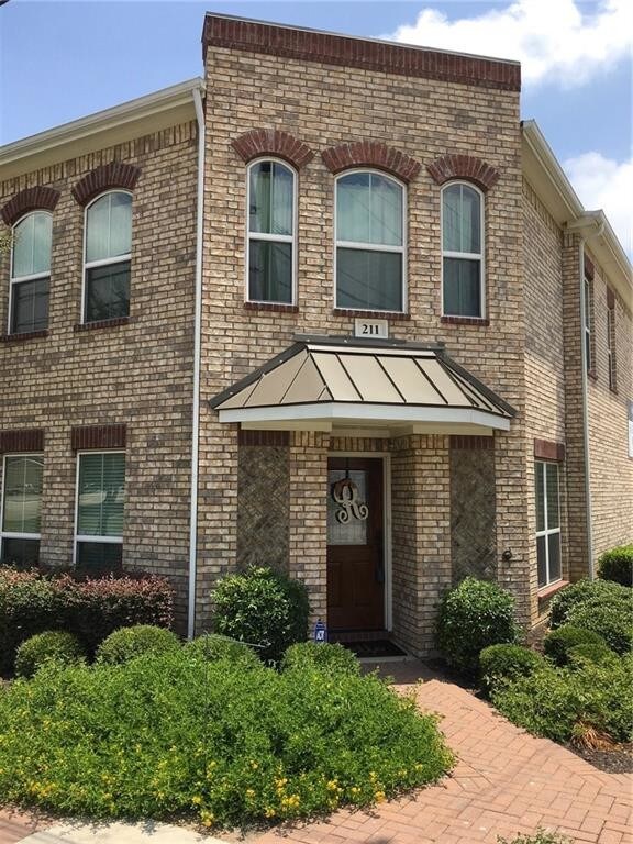 Foto principal - 211 S Kealy Ave