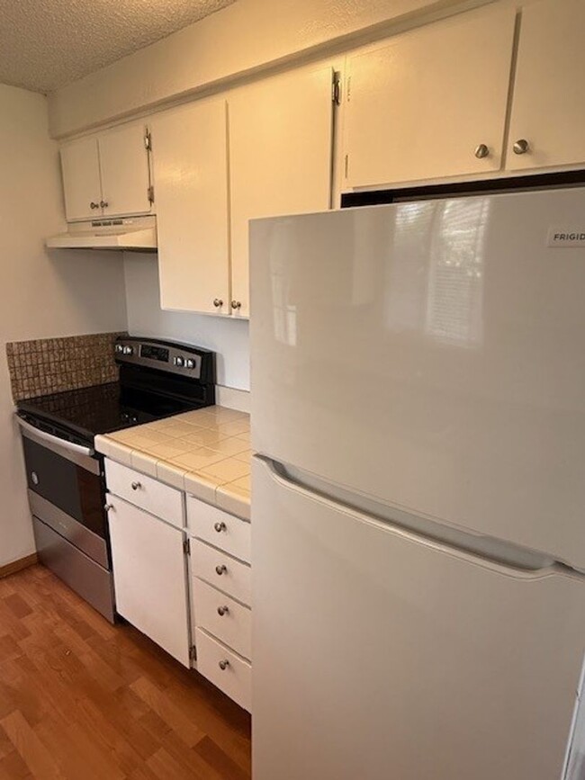 Building Photo - 3003-3003 Juanipero Way