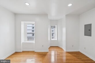 Building Photo - 4220 Chestnut St