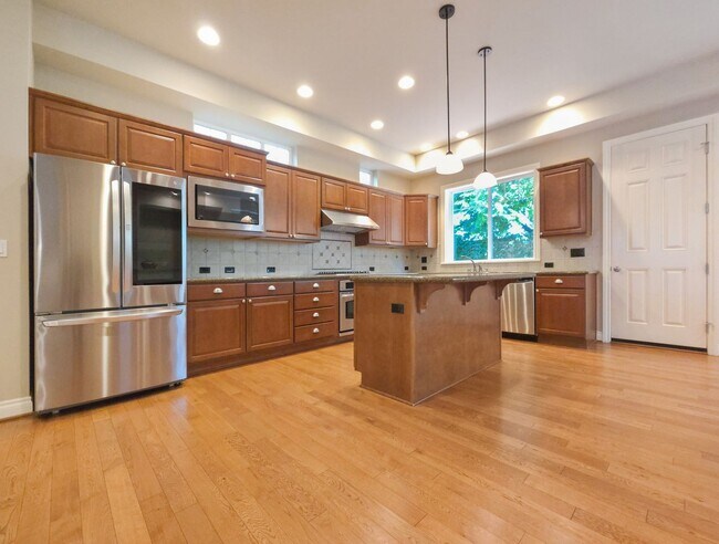 Building Photo - Stunning 3BR Home in Secluded Redmond Neig...
