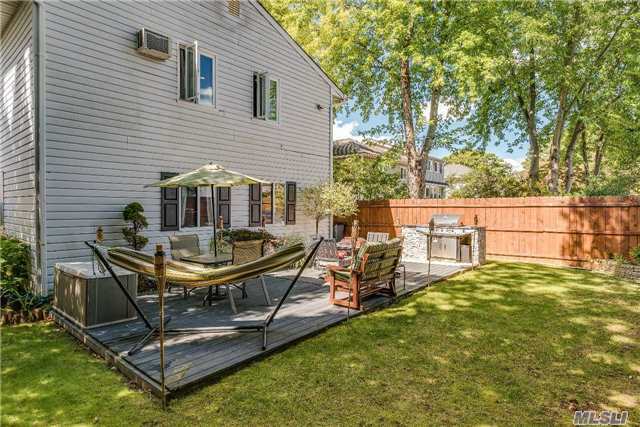 Foto del edificio - 71 Emerson Ave