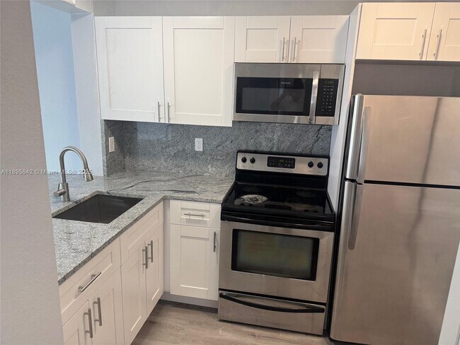 Foto del edificio - 494 NW 165th St