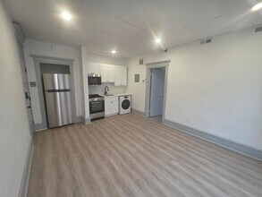 Building Photo - 105 S Victoria Ave