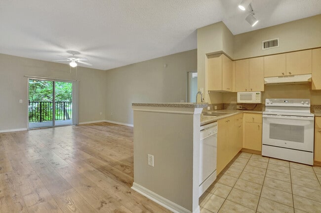 Building Photo - 270 Crestwood Cir