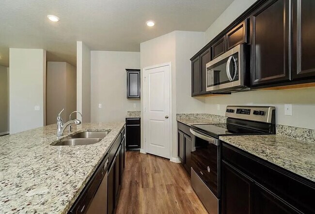 Foto del edificio - 19105 Mike Mansfield Rd