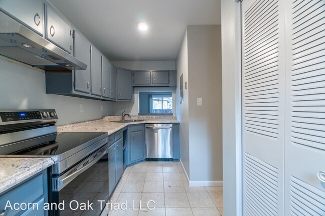 Building Photo - 2 br, 1.5 bath House - 209 Village Ln Unit D