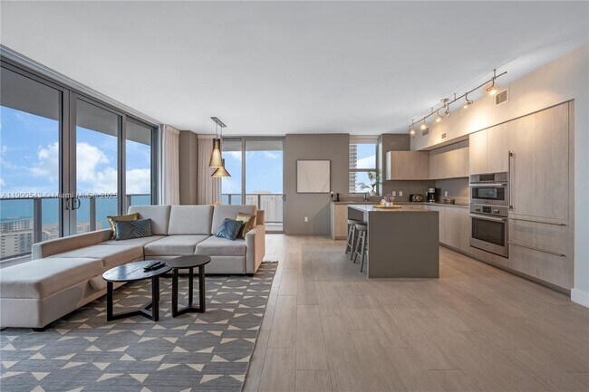 Building Photo - 4010 S Ocean Dr