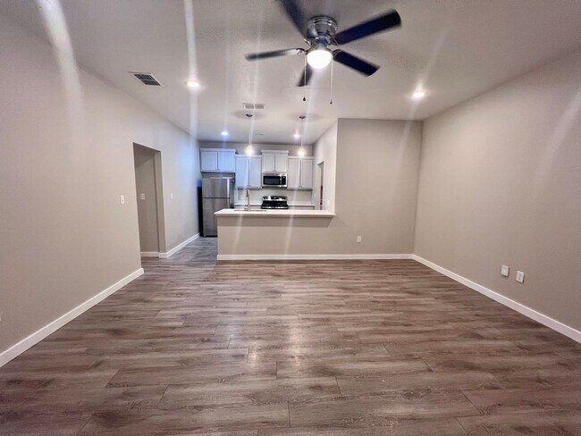 Building Photo - Spacious 3-Bedroom Townhouse Near Texas Tech