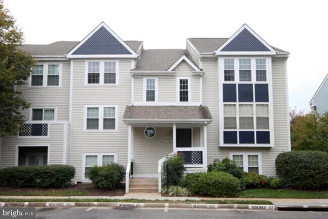 Frente - 12916C Grays Pointe Rd