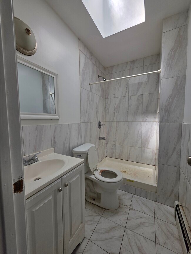 Foto del edificio - 18717 Linden Blvd