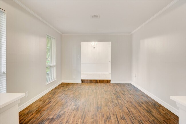 Foto del edificio - 5751 Creekbend Dr