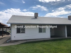 Building Photo - 386 Sunnyside Cir