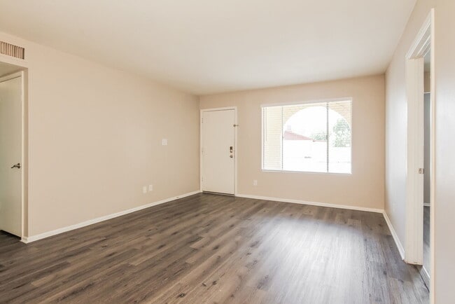 Building Photo - 9103 N 63rd Ln