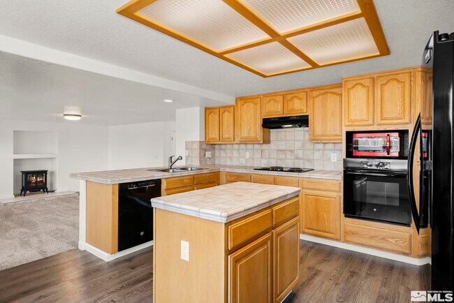 Building Photo - 929 Tropico Ct
