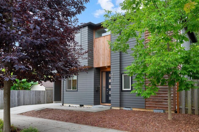 Building Photo - Modern Elegance! Eastmoreland Stunner! Pre...