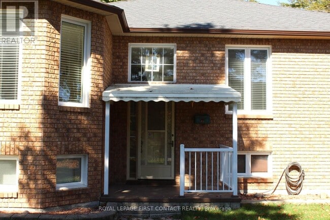 Photo du bâtiment - 14 Fairway Crescent