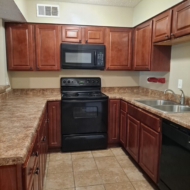Building Photo - 3617 Chesterwood Dr