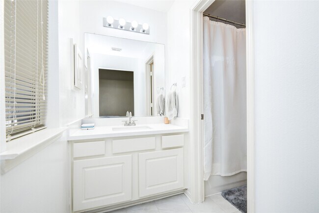 Foto del edificio - 14411 Chartley Falls Dr