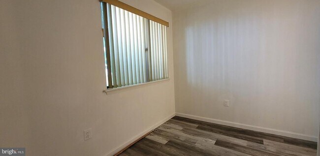 Building Photo - 2209 Greenwood Dr