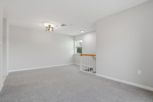 Foto del edificio - 2BR/2BA Condo in Chesterview | Open Layout, Deck & Community Pool