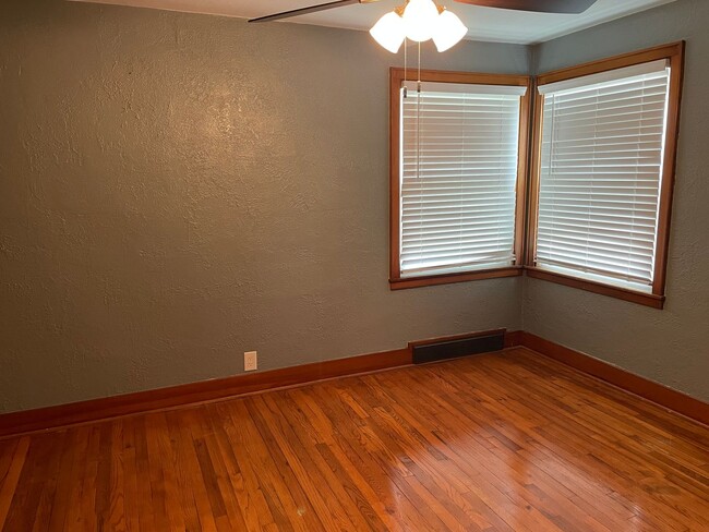 Building Photo - 3 bed / 1 bath - Morton, IL