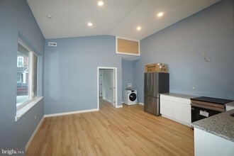 Building Photo - 164 Meehan Ave