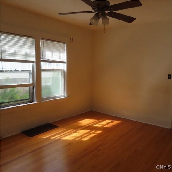 Building Photo - 105 Twin Hills Dr