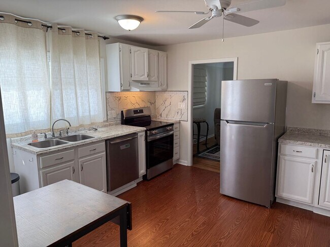 Building Photo - 3 bedroom 1 bath ranch style home