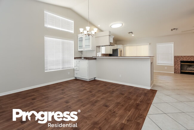 Building Photo - 4601 Terra Rosa Dr