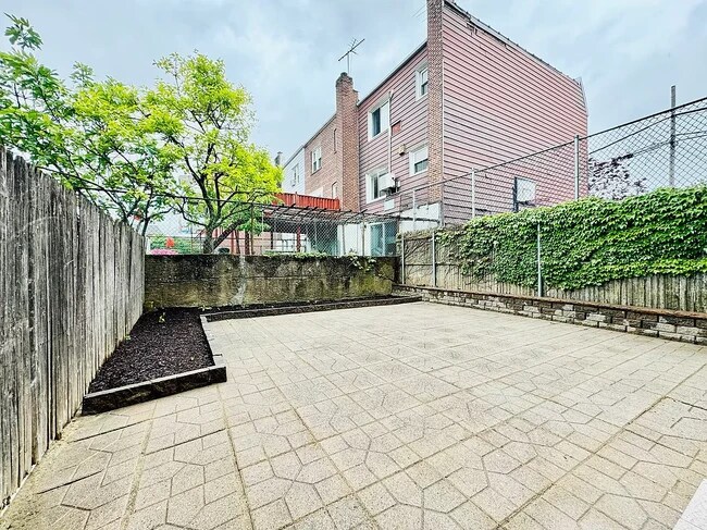 Building Photo - 5135 71st St