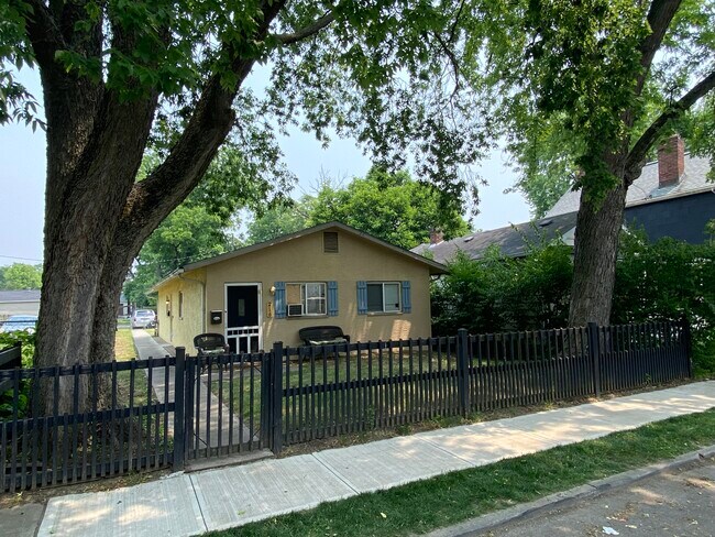 Building Photo - 218 Stevens Ave