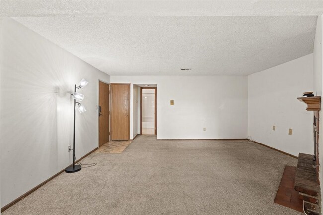 Building Photo - 8135 Holmes Rd