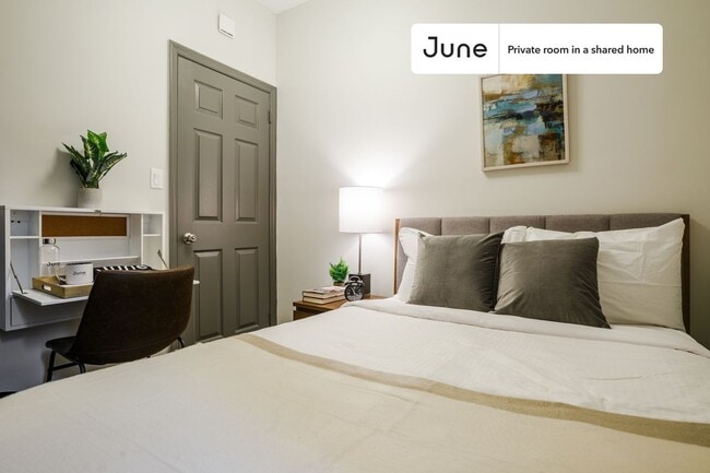 Building Photo - Room in Shared 3 bed/1 bath home in Hell's Kitchen
