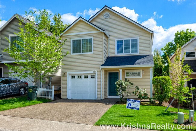 Building Photo - Charming 3 BD* 2.5 BA* Single Family Home ...