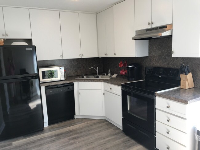 Building Photo - 561 Brookside Ct