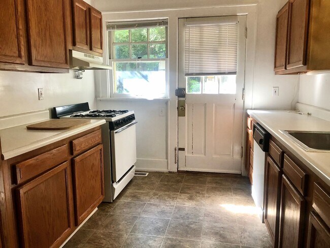 Foto del edificio - 2034 Iuka Ave