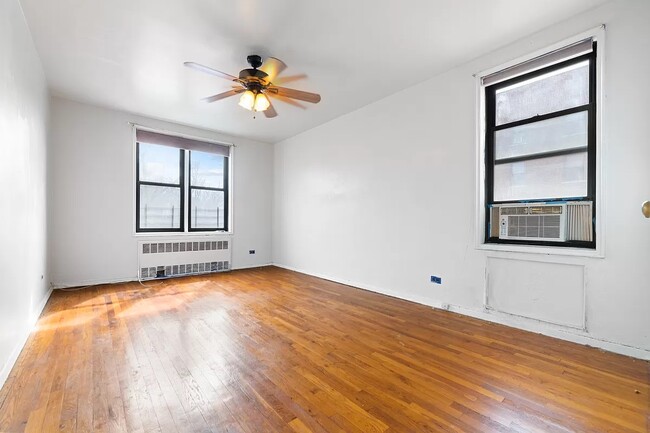 Building Photo - 2550 Independence Ave
