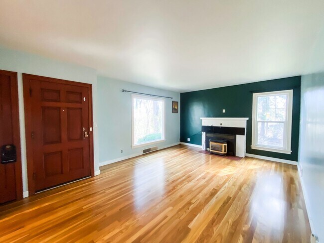Foto del edificio - Pet friendly 3Bed/3Bath Single Family Home...