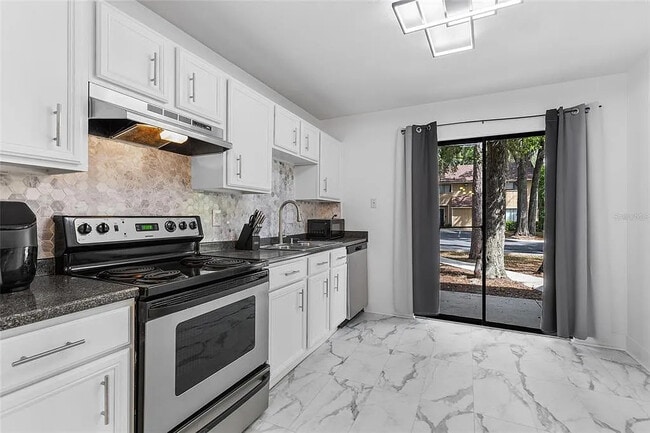 Kitchen - 507 NW 39th Rd